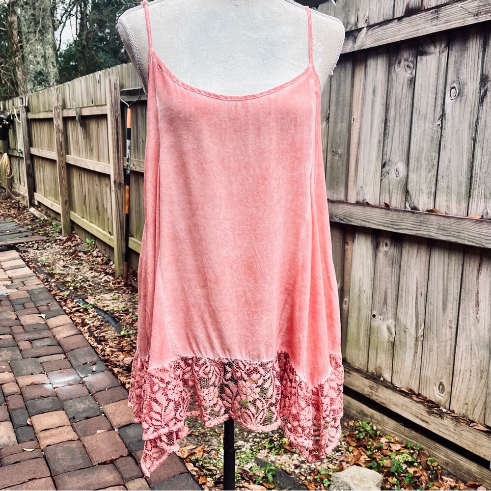 Entro Brand Tank Style Top with Asymmetrical Lace Hemline; Size Small